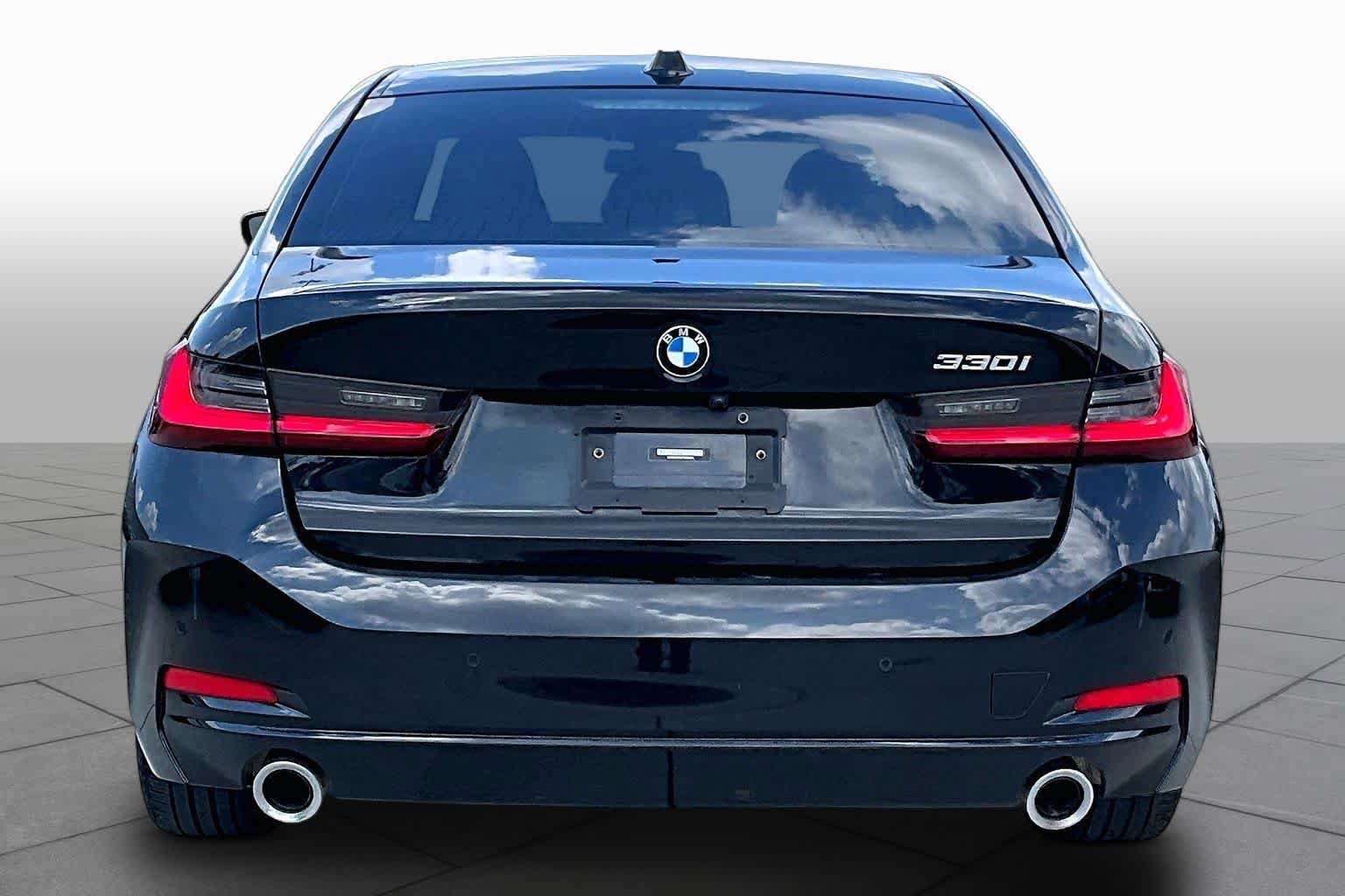 Used 2023 BMW 330i Sedan w/ Parking Assistance Package RWD image 5