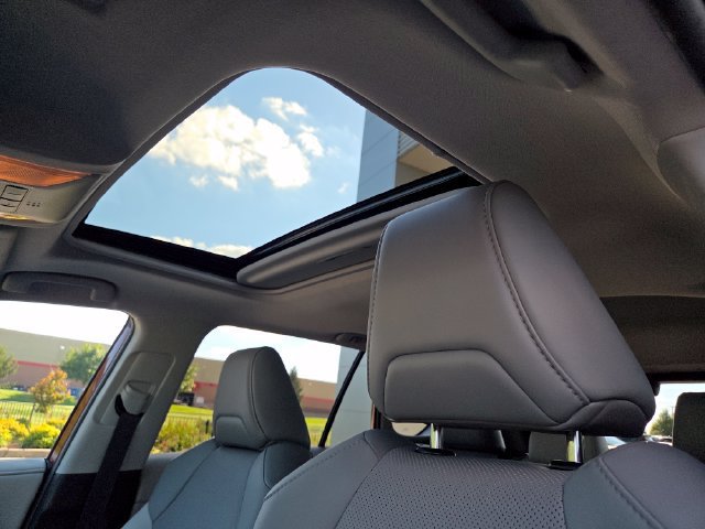 Used 2019 Toyota RAV4 Limited w/ Limited Grade Weather Package AWD/4WD image 9