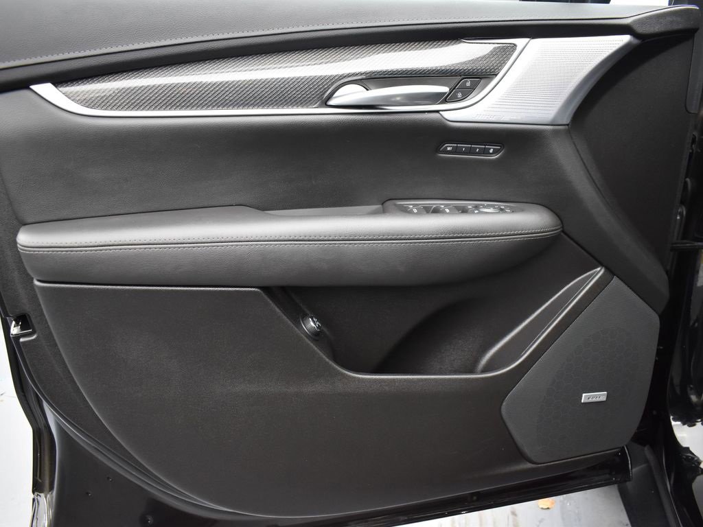 Certified 2024 Cadillac XT5 Sportv w/ LPO, Red Accent Package image 9