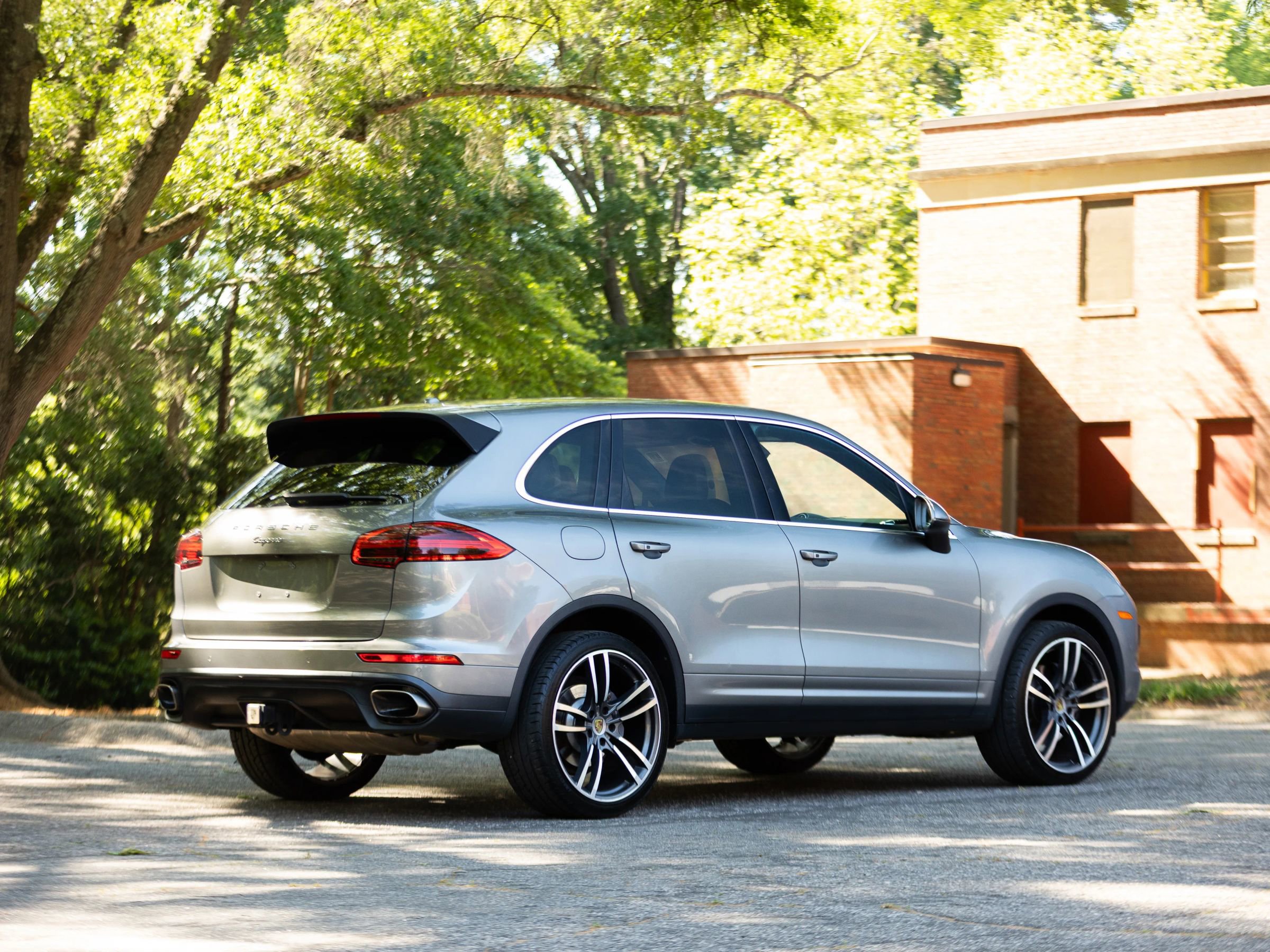 Used 2016 Porsche Cayenne w/ Premium Package AWD/4WD image 8