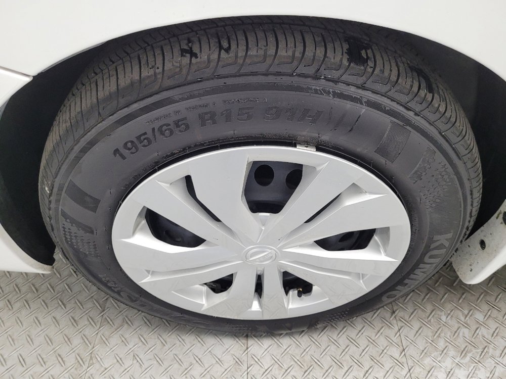 Used 2025 Nissan Versa S w/ Trunk Package image 31