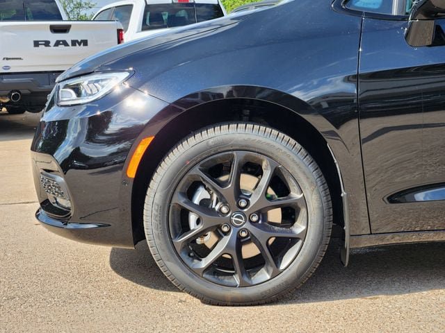 New 2026 Chrysler Pacifica Limited w/ S Appearance Package AWD/4WD image 6