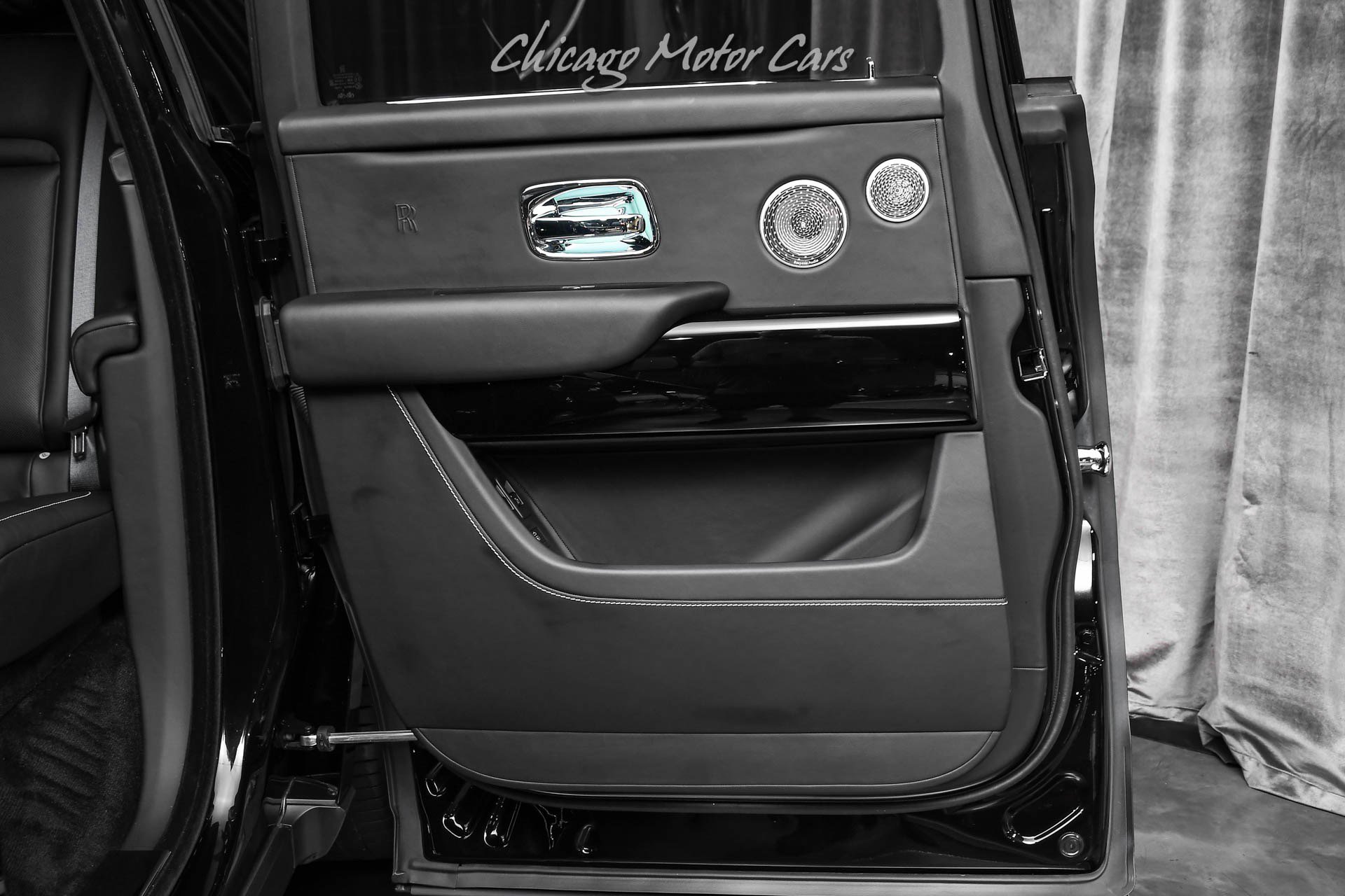 Used 2023 Rolls-Royce Cullinan w/ Cullinan Package image 38