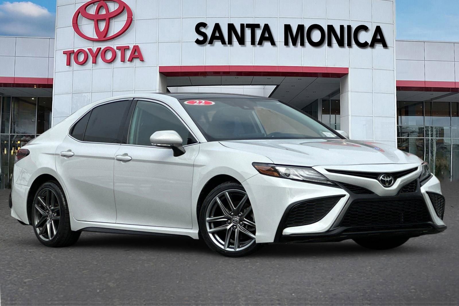 Used 2022 Toyota Camry XSE FWD image 1
