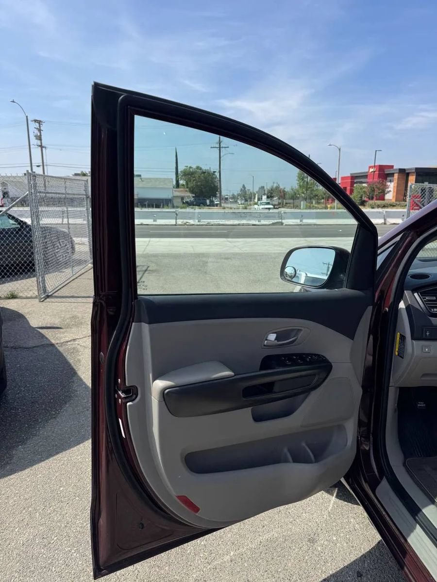 Used 2018 Kia Sedona LX FWD image 13