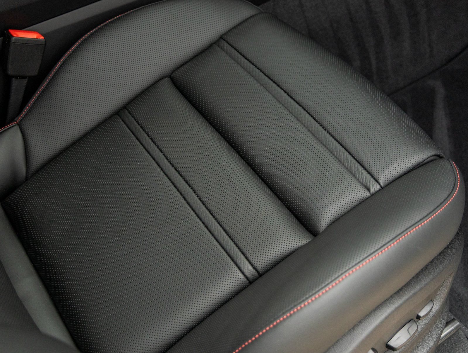 Certified 2026 Porsche Cayenne GTS AWD/4WD image 42