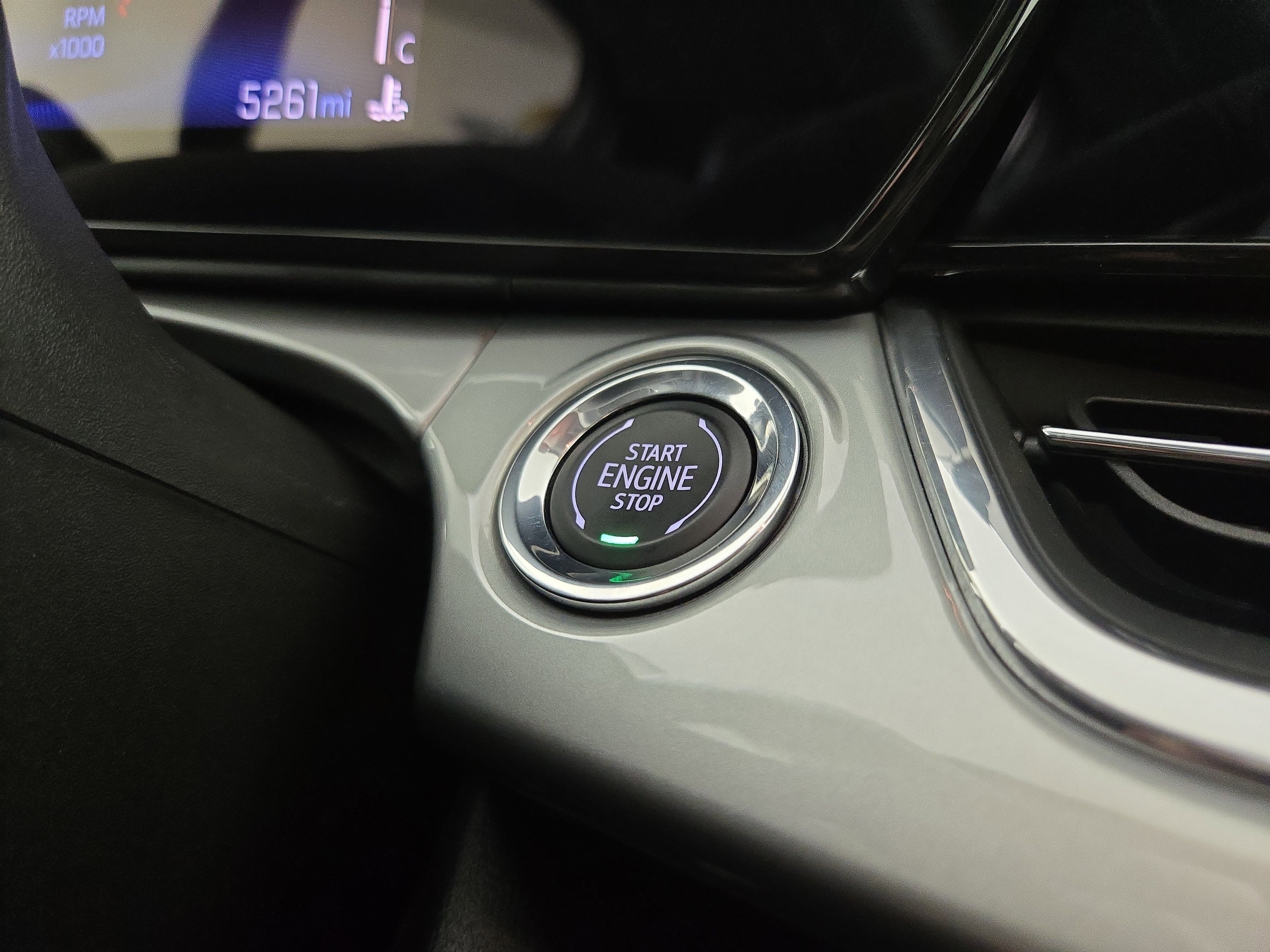 Used 2025 Chevrolet Trax LT w/ LT Convenience Package image 25