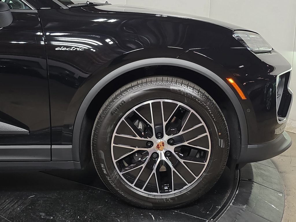 New 2026 Porsche Macan Electric RWD image 11