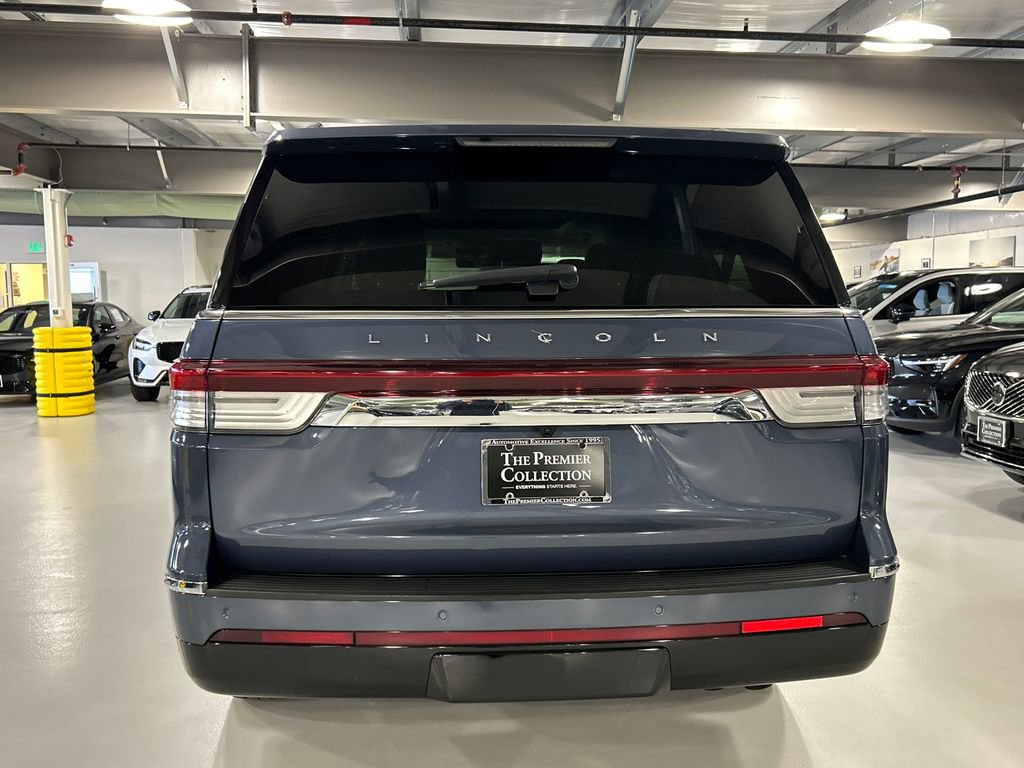 Certified 2023 Lincoln Navigator L Reserve AWD/4WD image 3