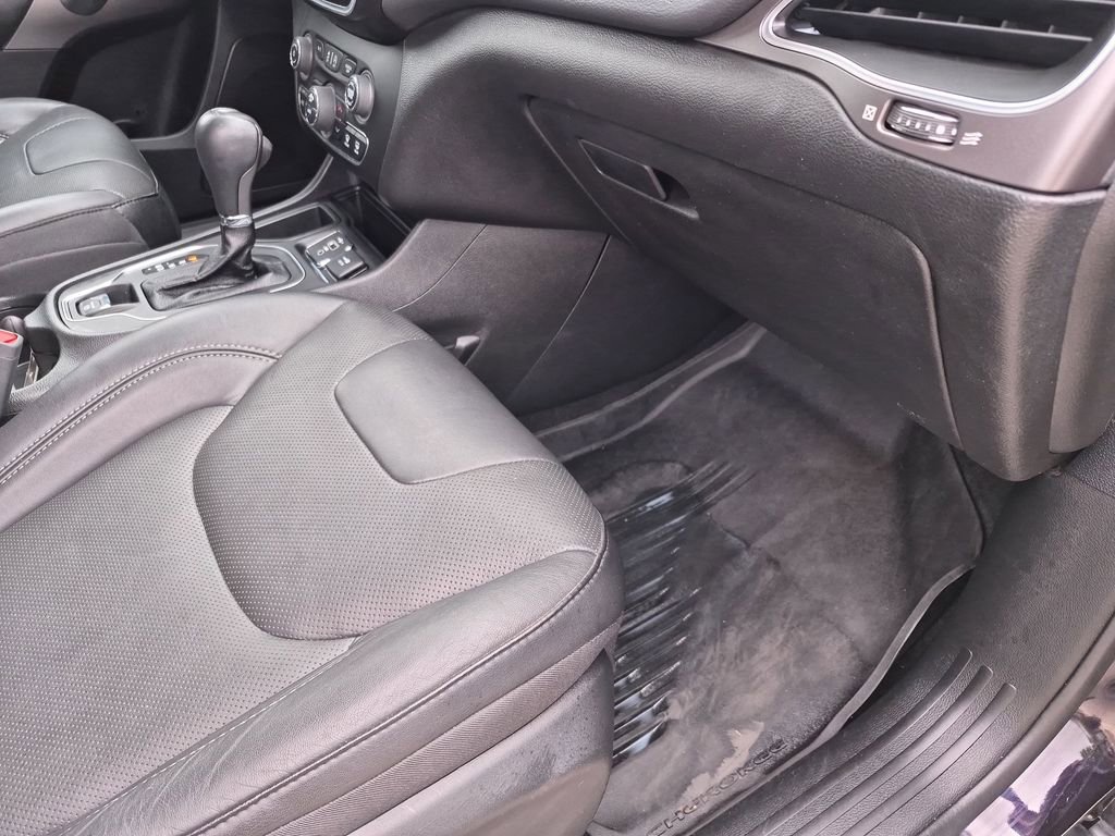 Used 2021 Jeep Cherokee Latitude Lux w/ Comfort/Convenience Group FWD image 38