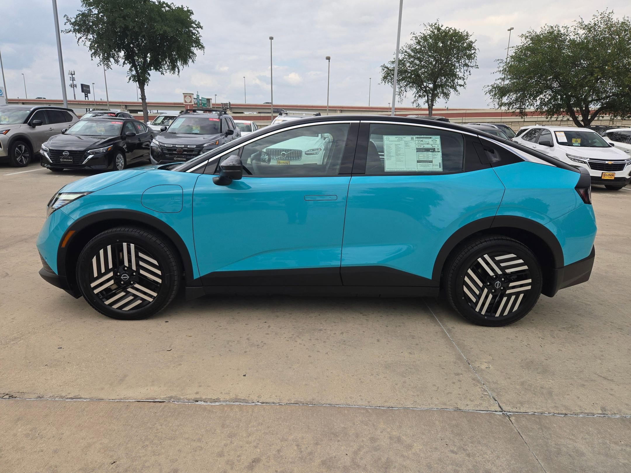 New 2026 Nissan Leaf SV+ w/ Floor Mat Package (SV+) FWD image 6