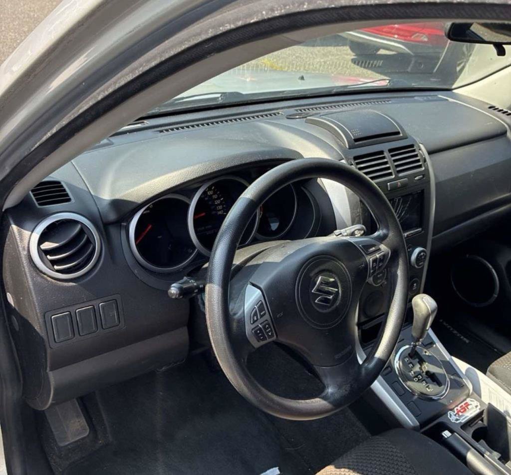 Used 2012 Suzuki Grand Vitara Premium RWD image 2