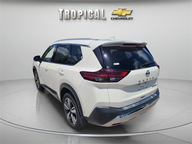 Used 2021 Nissan Rogue Platinum image 3