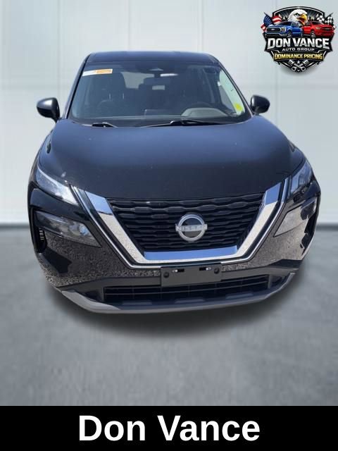 Used 2022 Nissan Rogue S image 2