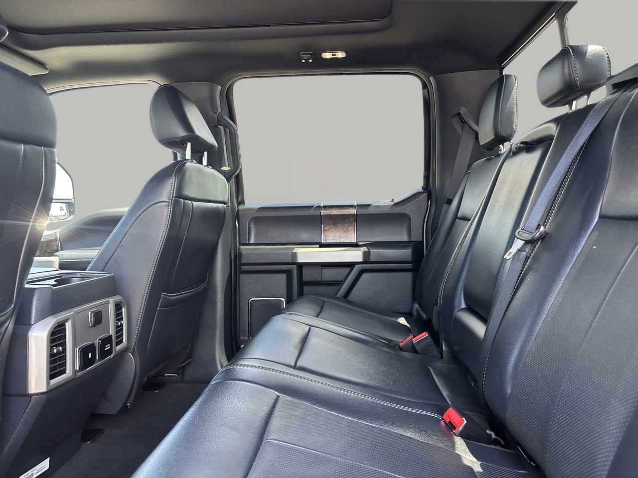 Used 2022 Ford F250 Lariat w/ Black Appearance Package AWD/4WD image 15