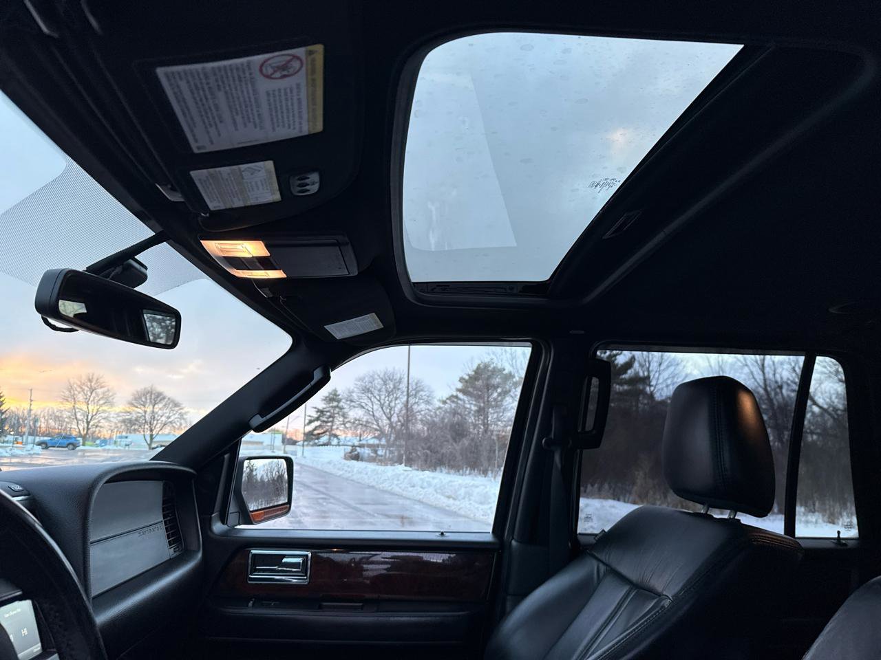 Used 2015 Lincoln Navigator 4WD 4dr image 16