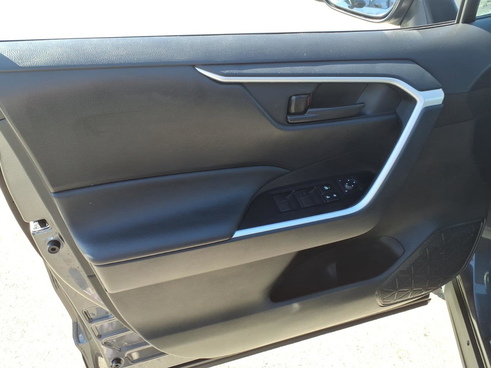 Used 2025 Toyota RAV4 LE image 15