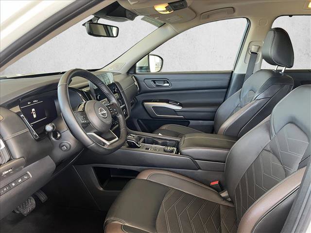Used 2023 Nissan Pathfinder Platinum image 9