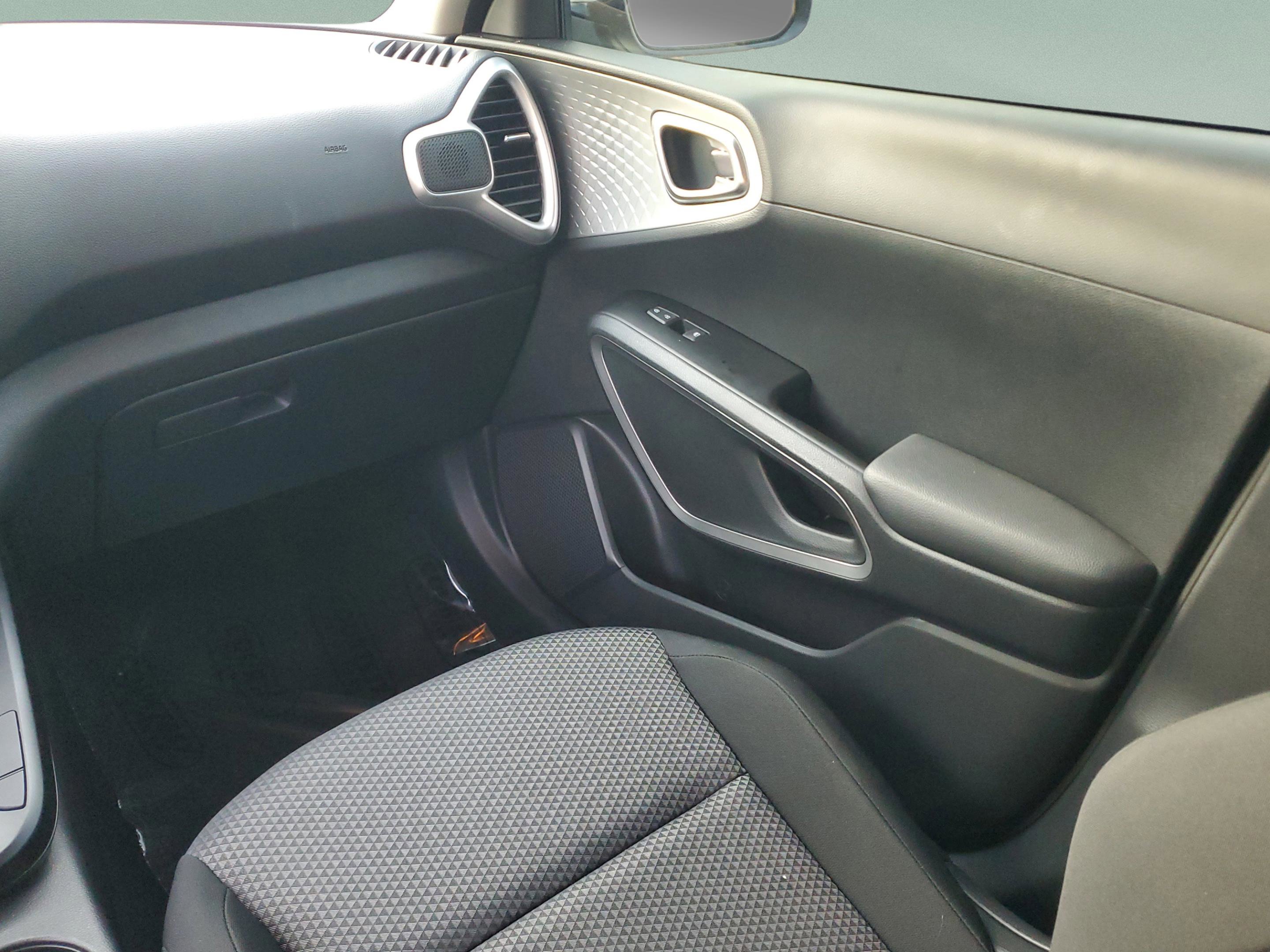 Certified 2025 Kia Soul LX w/ LX Technology Package image 11