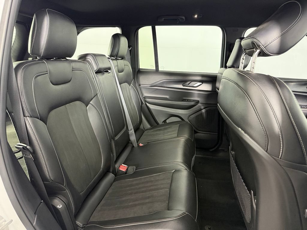 Certified 2025 Jeep Grand Cherokee Altitude AWD/4WD image 16