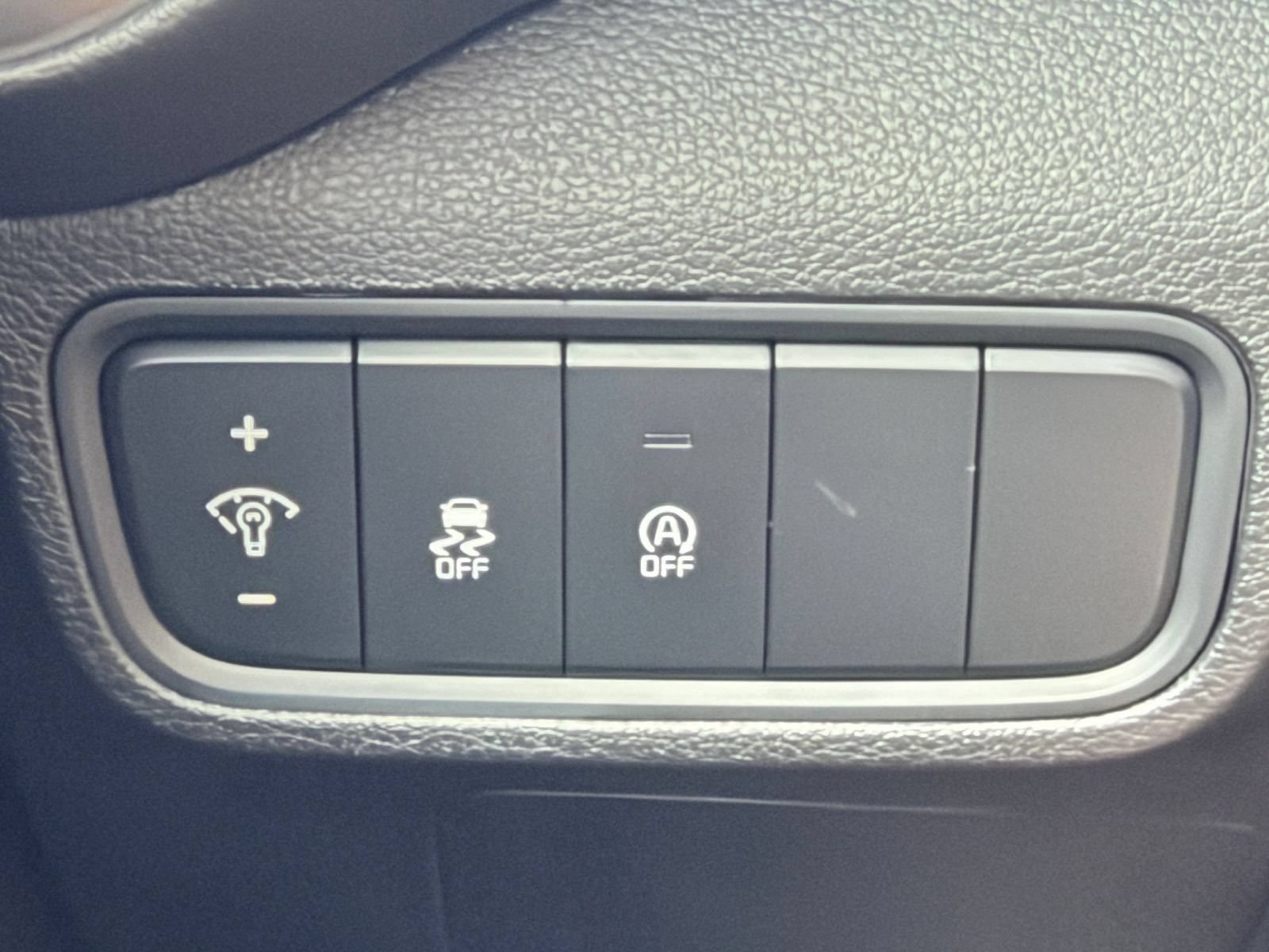Used 2025 Kia Soul LX w/ LX Technology Package FWD image 32