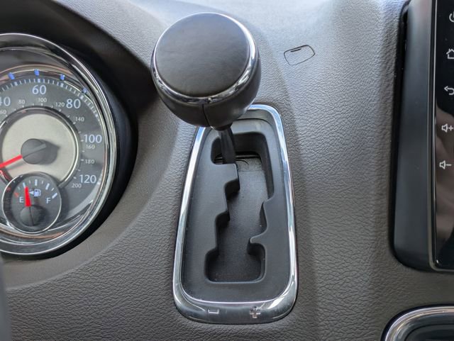 Used 2014 Chrysler Town & Country Touring image 26