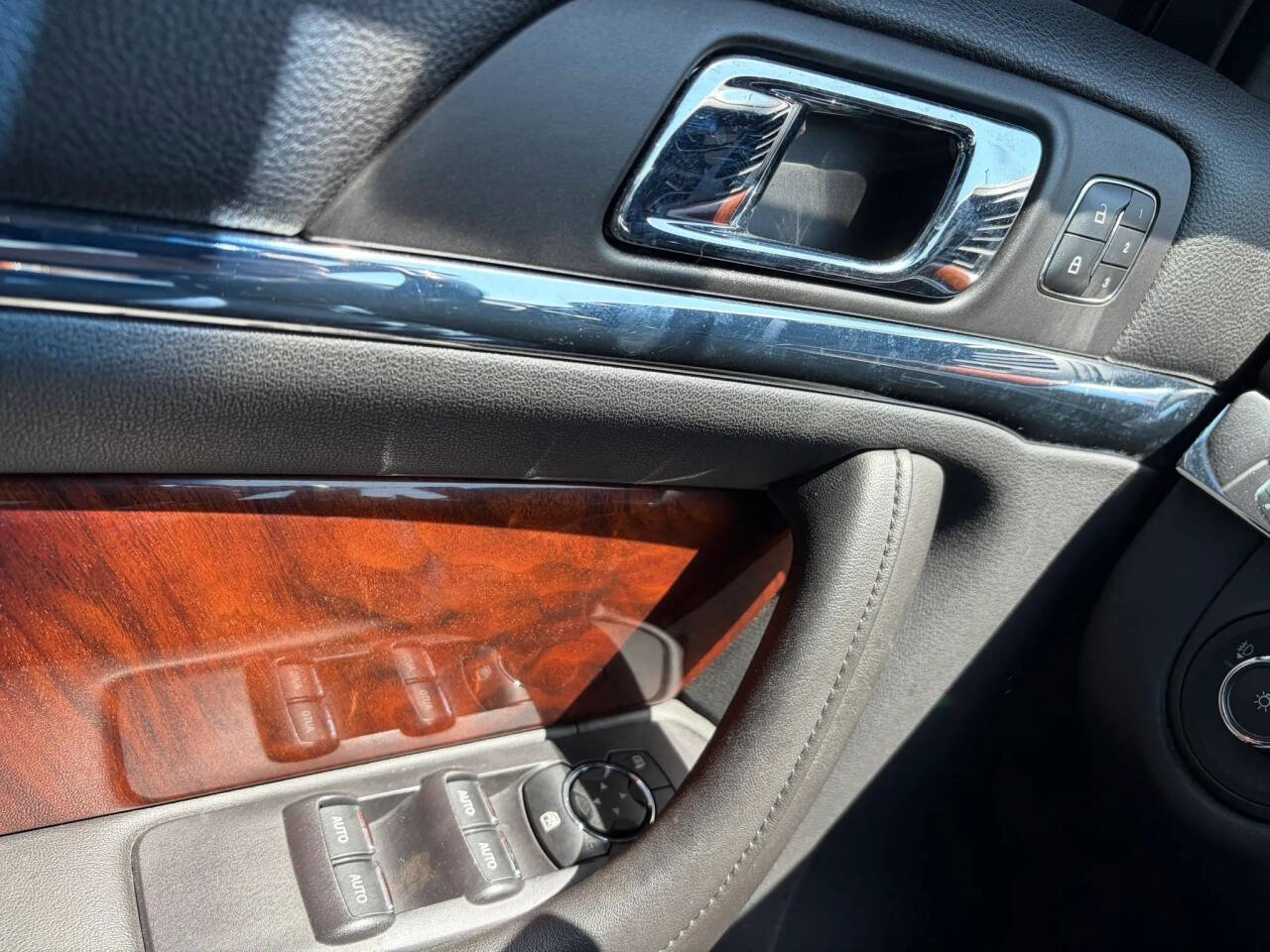 Used 2013 Lincoln MKS AWD image 19