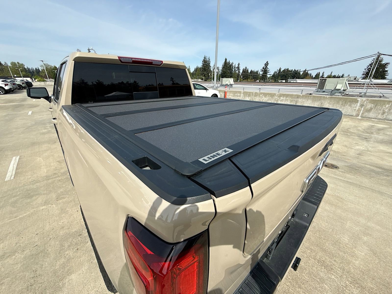 Used 2023 GMC Sierra 1500 AT4 w/ AT4 Premium Package AWD/4WD image 11