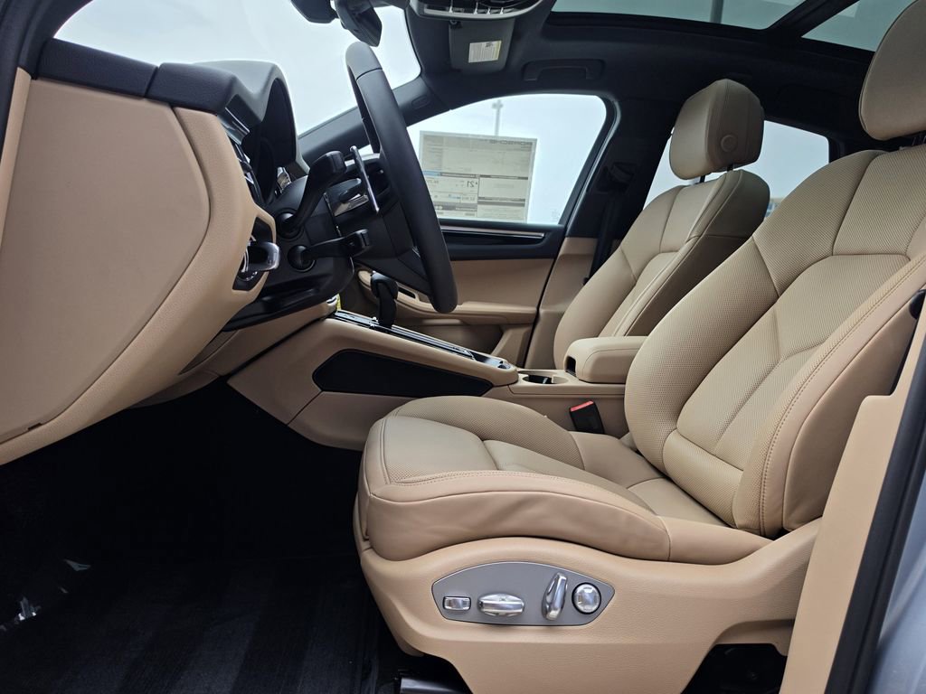 New 2026 Porsche Macan AWD/4WD image 18
