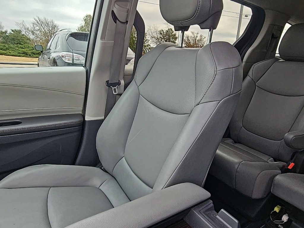 Used 2024 Toyota Sienna XLE image 19