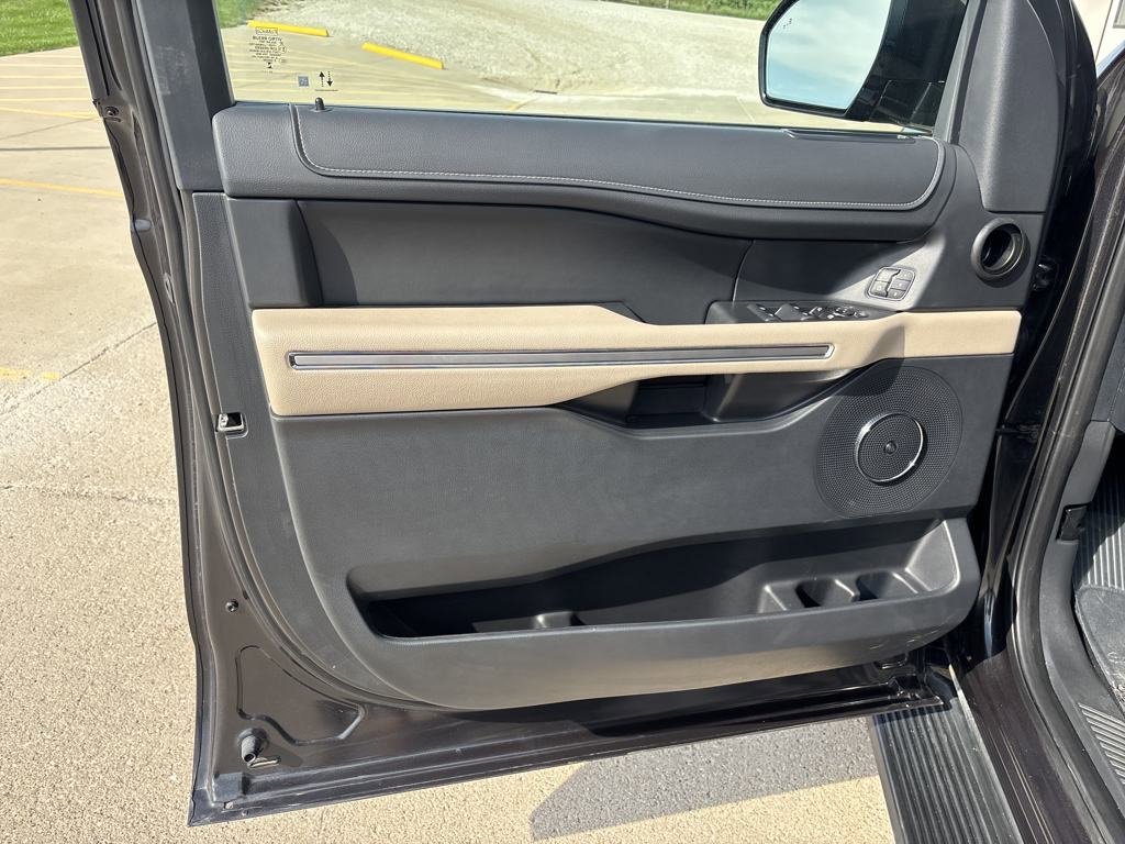 Used 2024 Ford Expedition Limited image 15