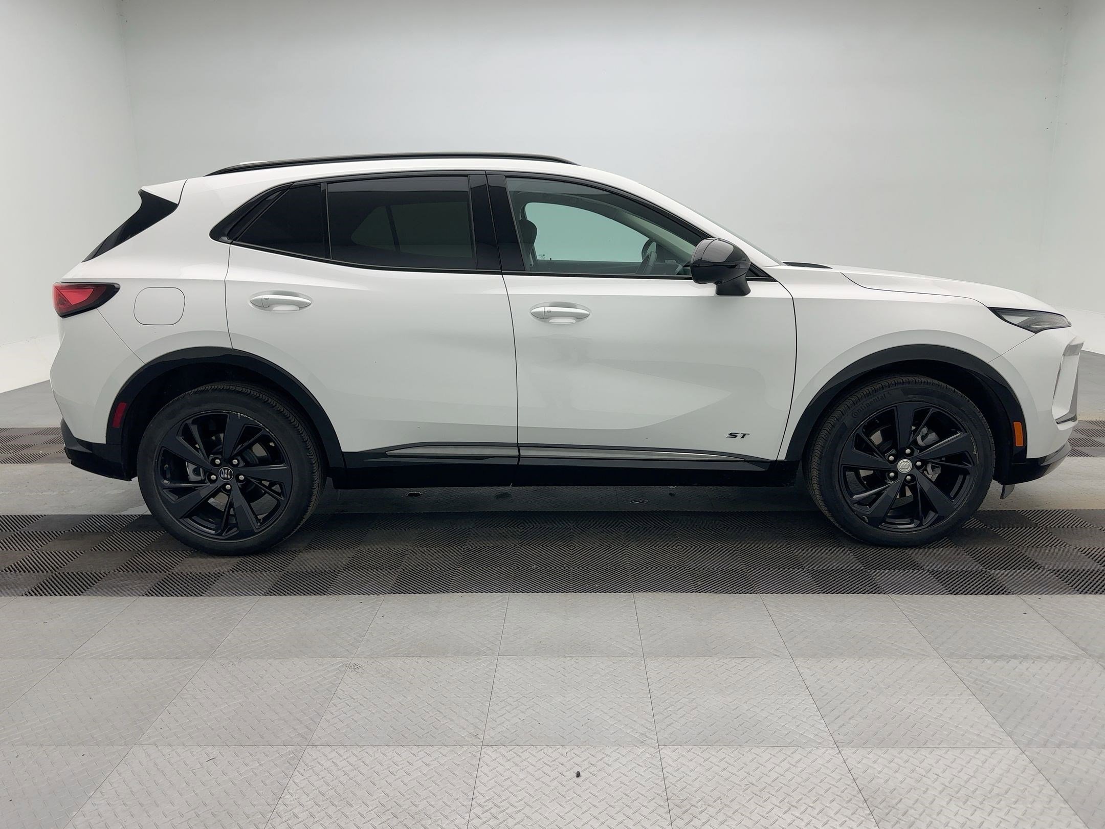 Certified 2025 Buick Envision Sport Touring image 8