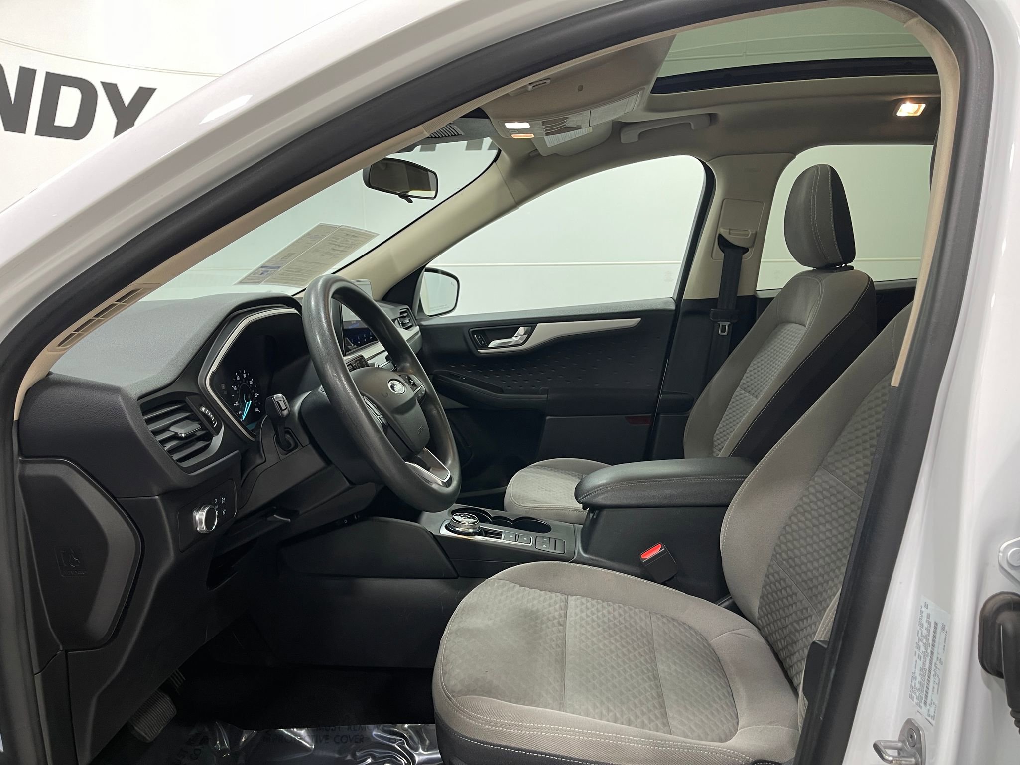 Used 2020 Ford Escape SE image 12