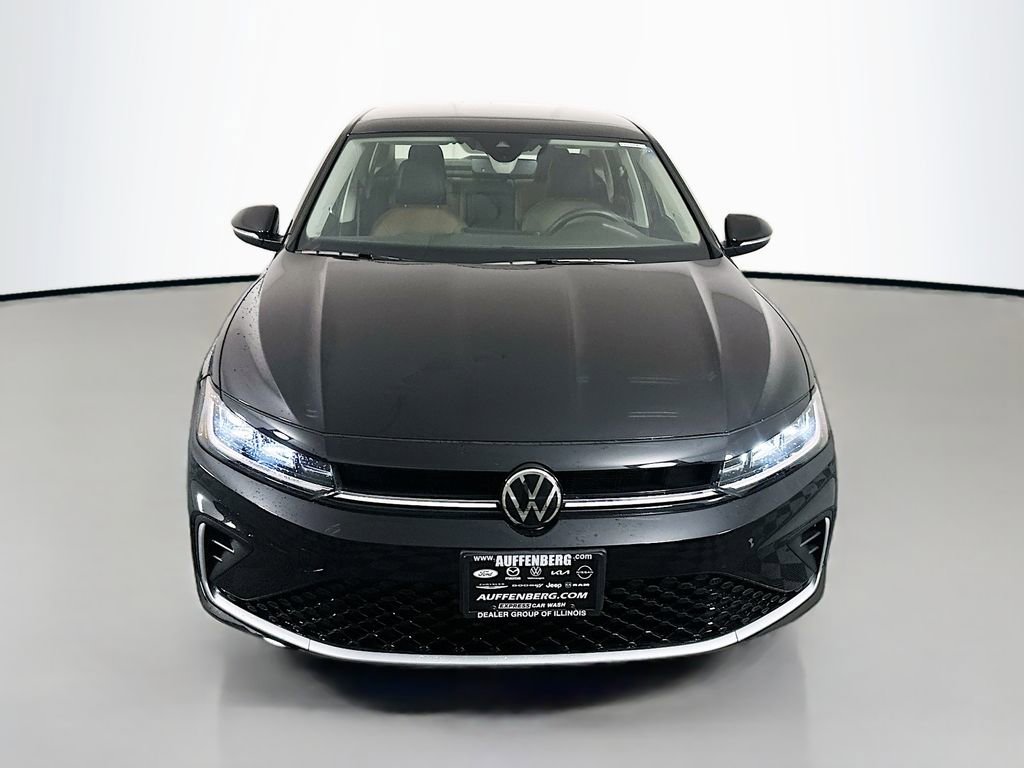 Used 2025 Volkswagen Jetta SEL FWD image 2