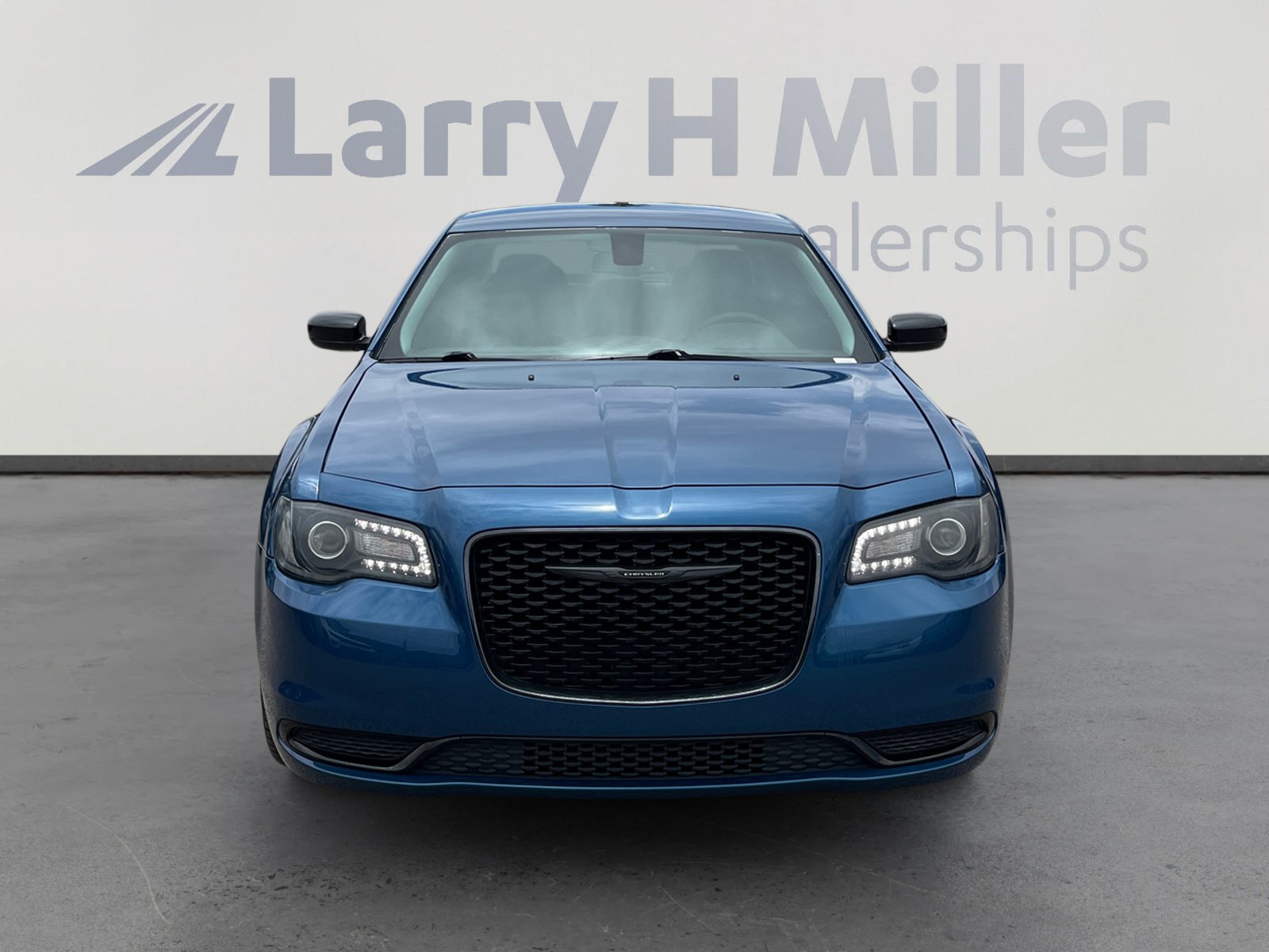 Certified 2020 Chrysler 300 Touring w/ Sport Appearance Package RWD image 8