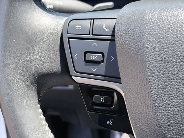 Used 2025 Toyota Camry SE FWD image 13