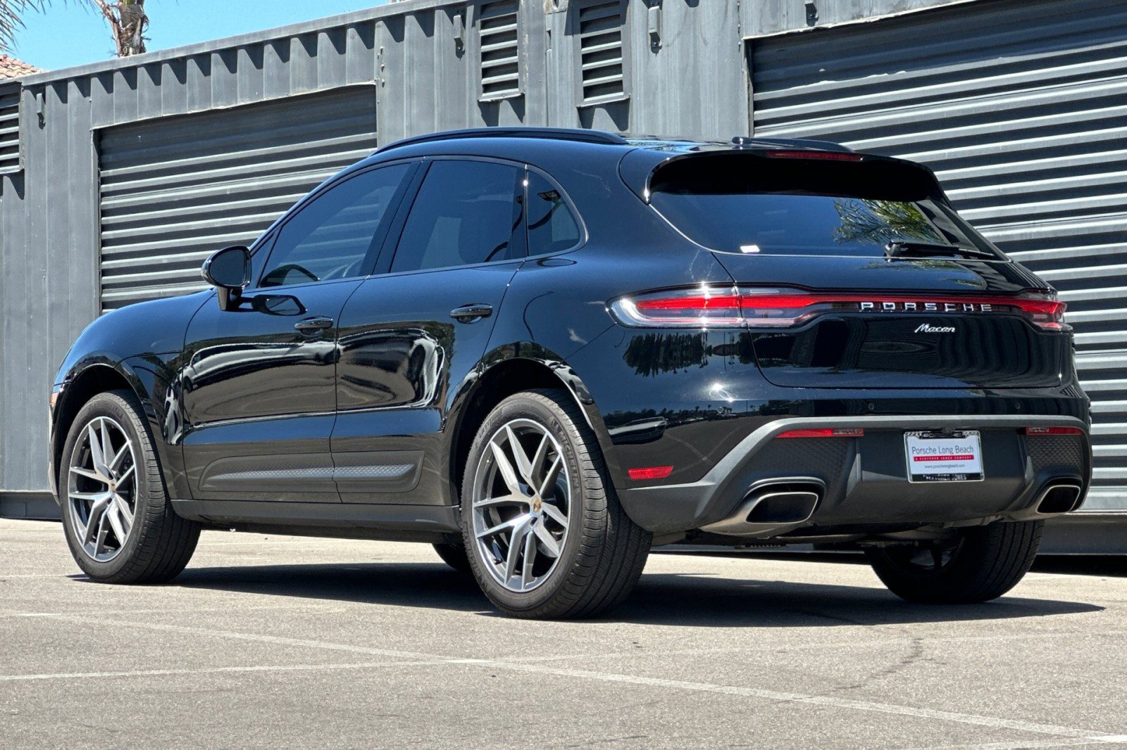 Certified 2023 Porsche Macan AWD/4WD image 3