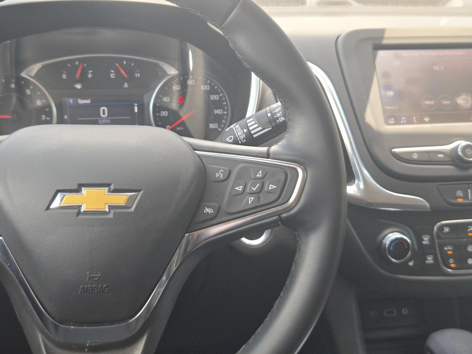 Used 2024 Chevrolet Equinox LT FWD image 20