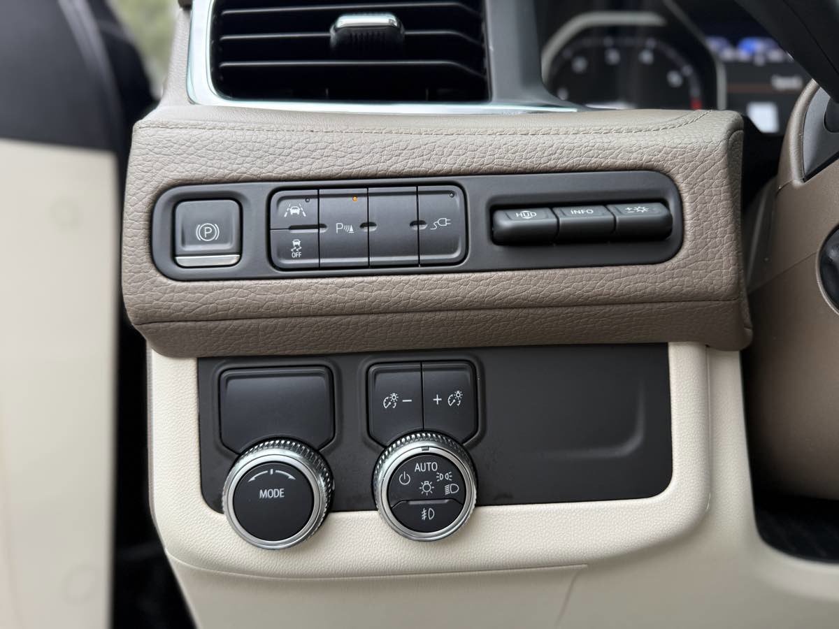 Used 2021 GMC Yukon XL Denali image 43