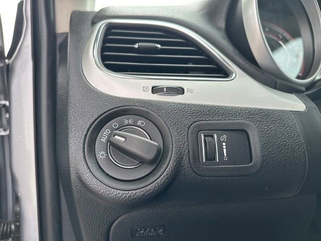 Used 2018 Dodge Journey SE w/ Connectivity Group FWD image 18