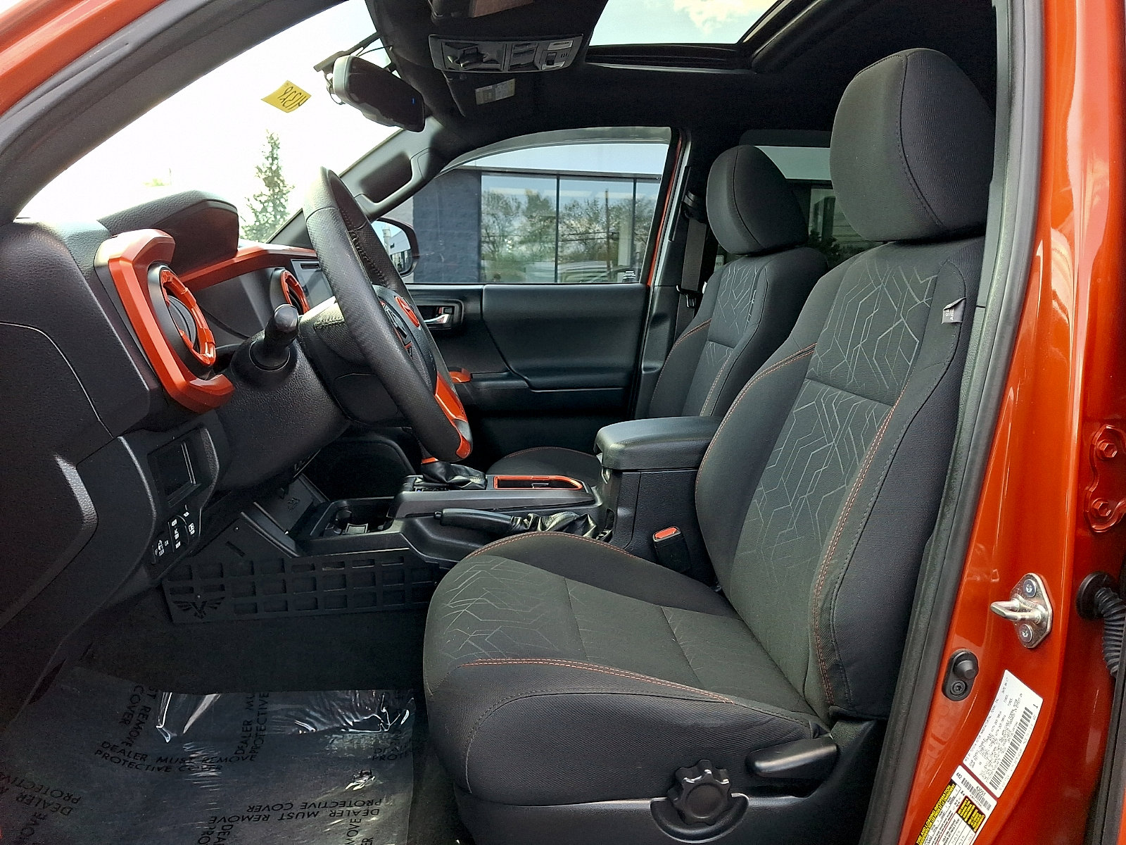 Used 2017 Toyota Tacoma TRD Off-Road w/ Premium & Technology Package image 15