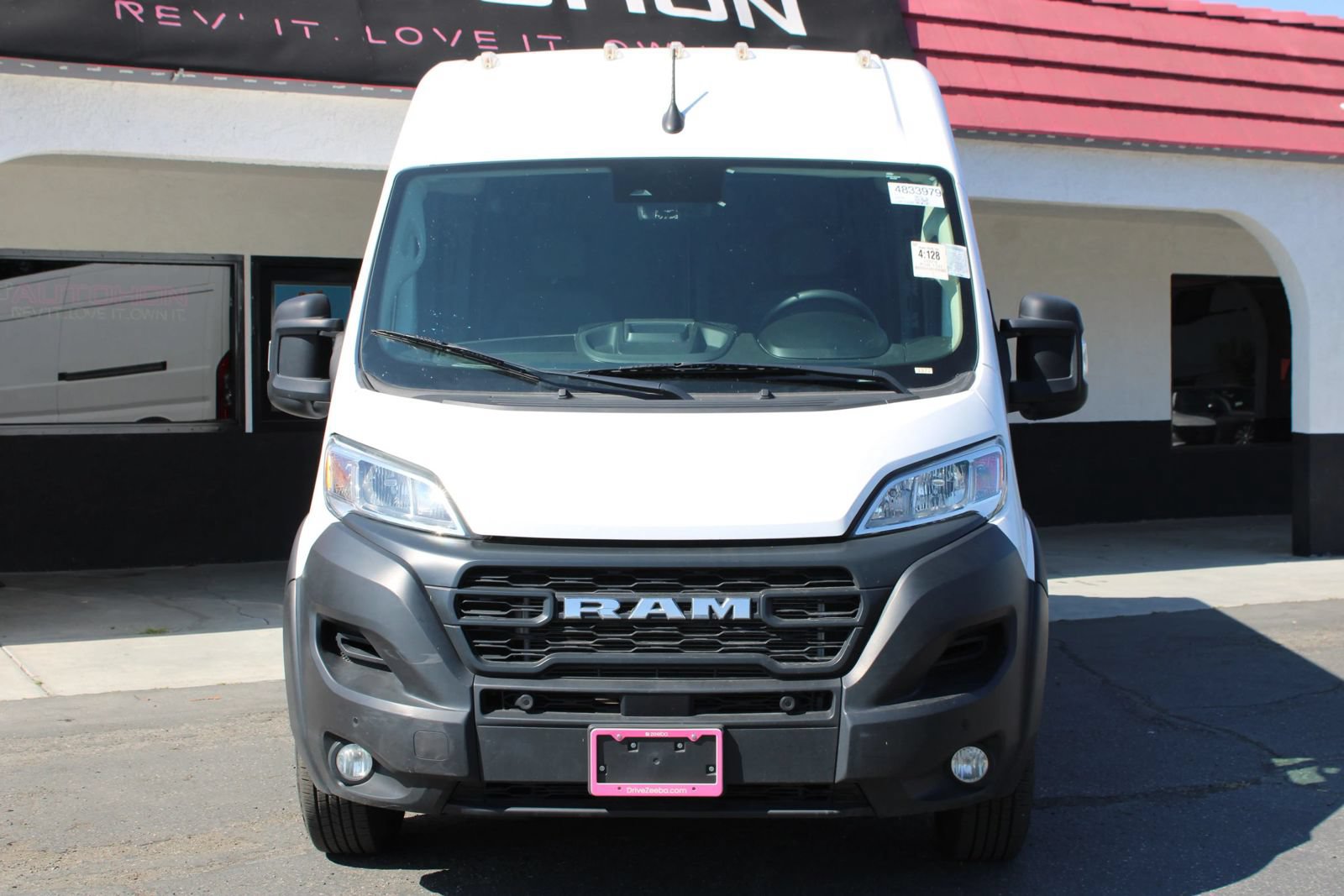 Used 2024 RAM ProMaster 2500 w/ Safety Group FWD image 2