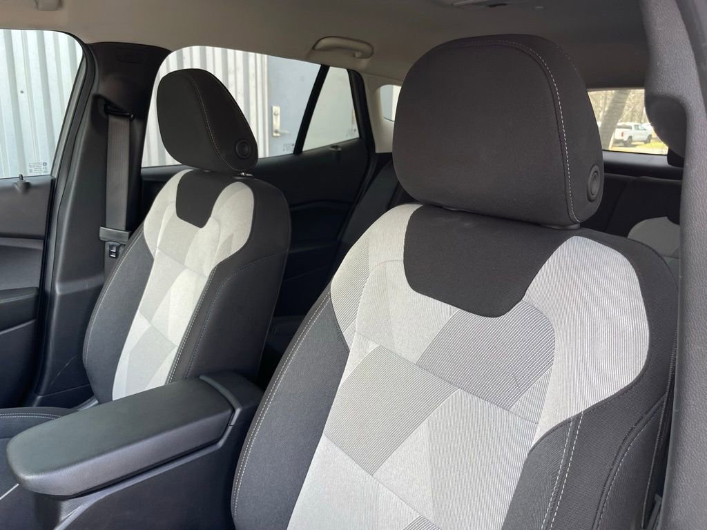 Used 2025 Chevrolet Trax LS image 24