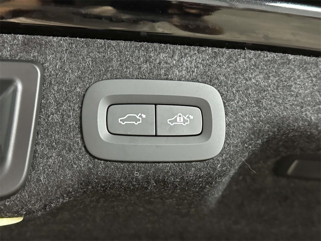 Used 2025 Volvo S90 T8 Plus image 15