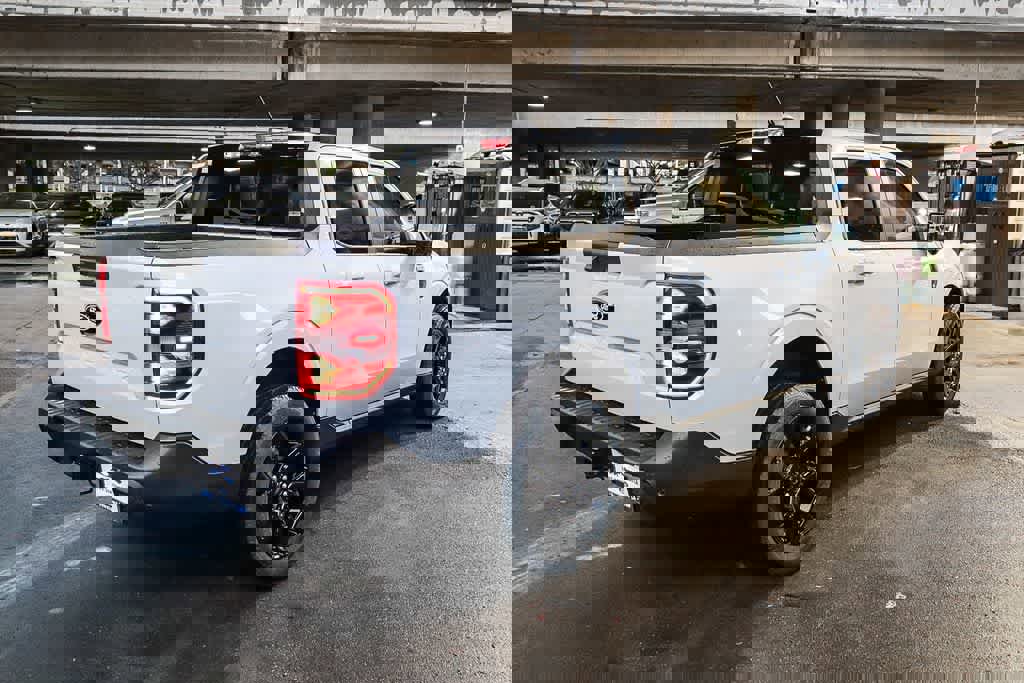 New 2025 Ford Maverick Lariat w/ Black Appearance Package image 6