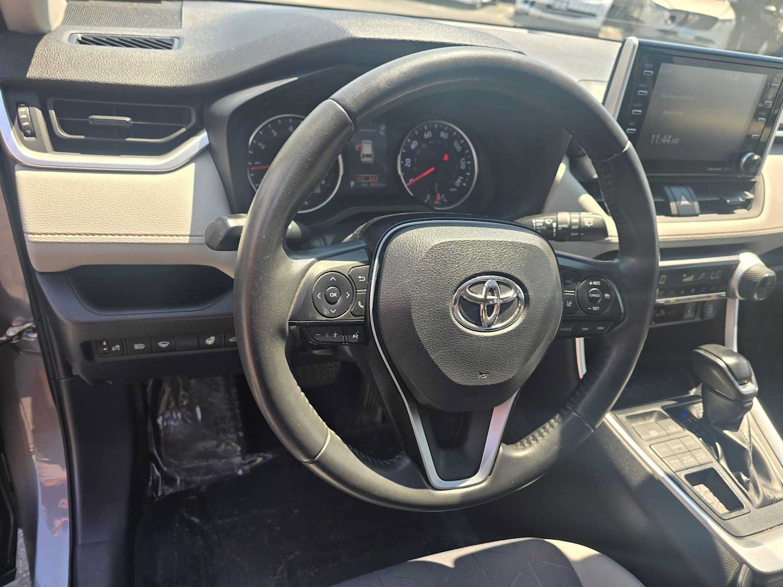 Used 2020 Toyota RAV4 XLE w/ Convenience Package AWD/4WD image 25