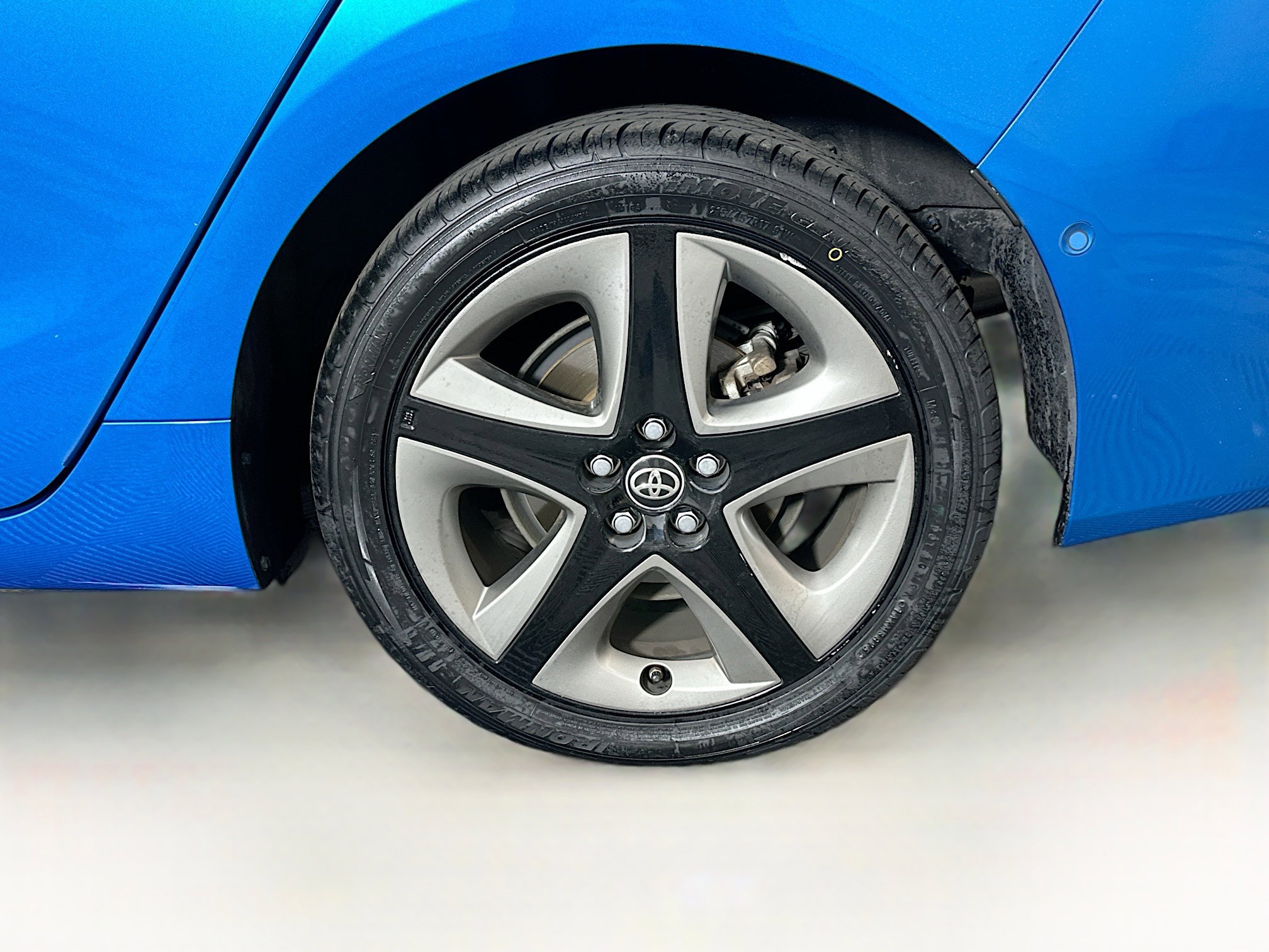 Used 2019 Toyota Prius XLE w/ Carpet Mat Package FWD image 11