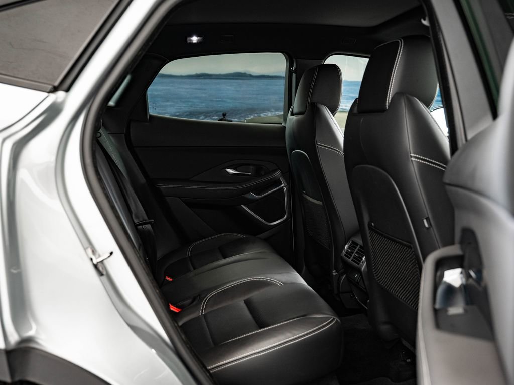 Used 2019 Jaguar E-PACE R-Dynamic SE image 44