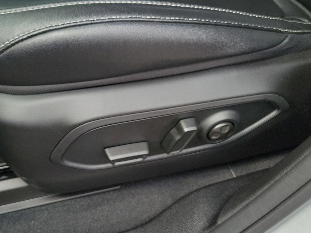 Used 2025 Jeep Grand Cherokee Limited RWD image 18
