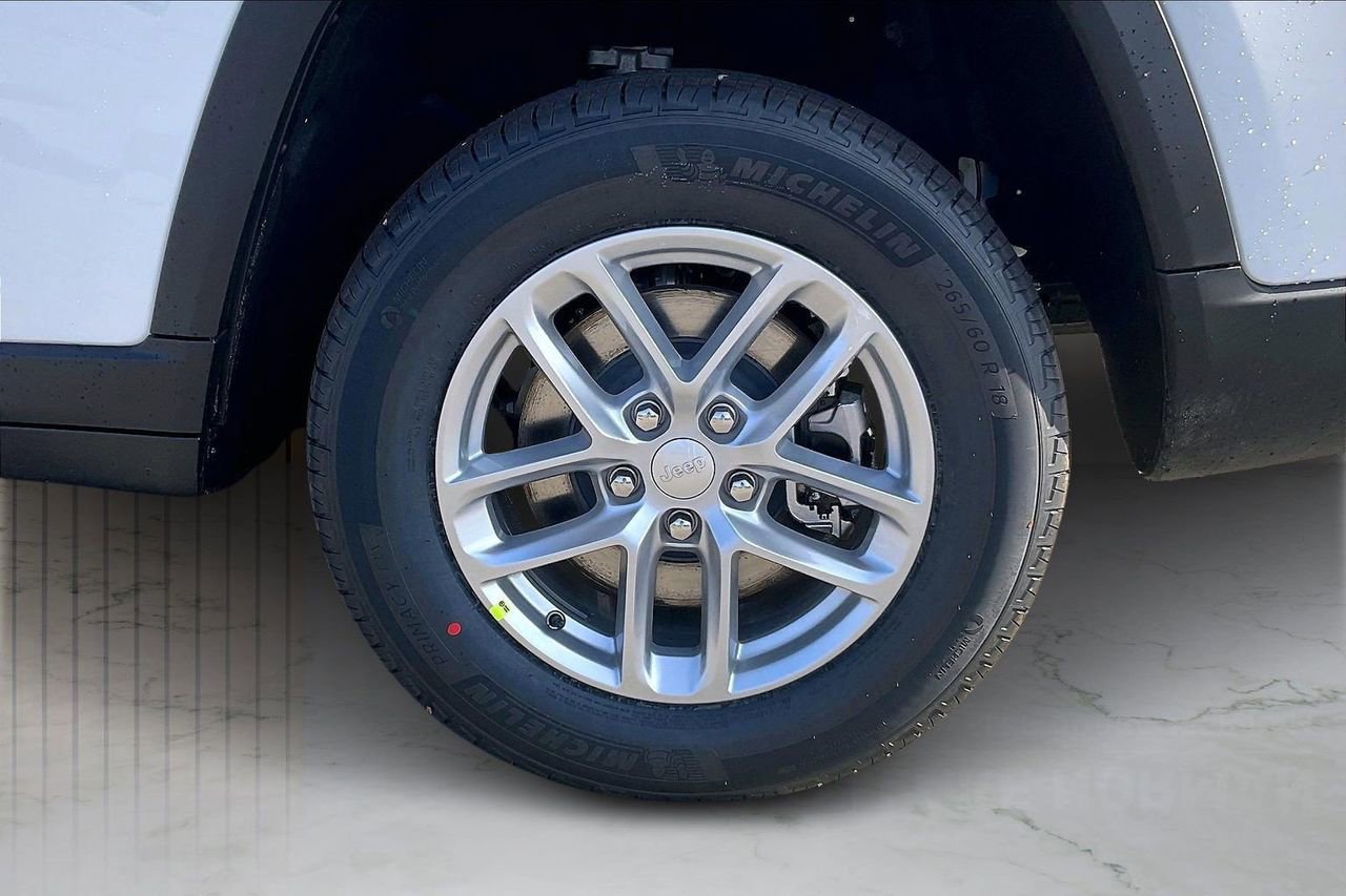 New 2025 Jeep Grand Cherokee L Laredo w/ Luxury Tech Group I image 35